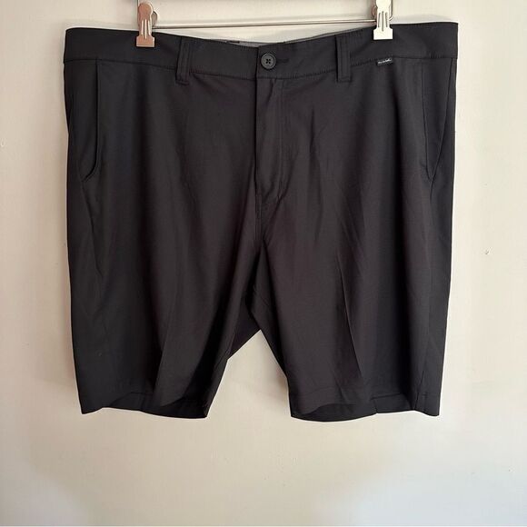 TRAVIS MATHEW Black Polyester Blend size 38Mens Golf Athletic Shorts - Picture 1 of 5